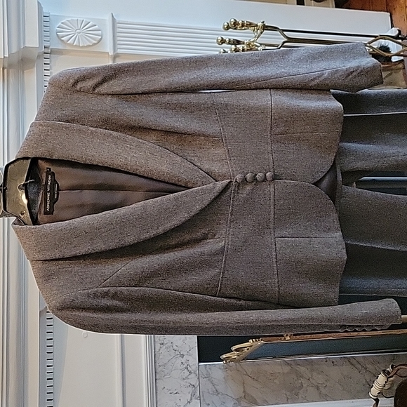 Adrienne Vista dining Suit - Picture 2 of 13